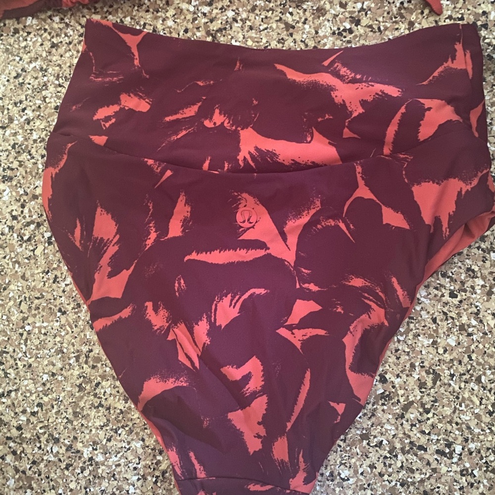 Bikini - Picture 2 of 5